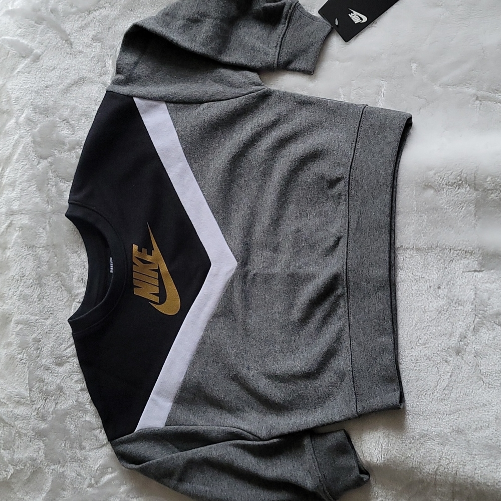 NWT Nike Go For Gold Crew sweatshirt,  Sizes (US) Girls 5